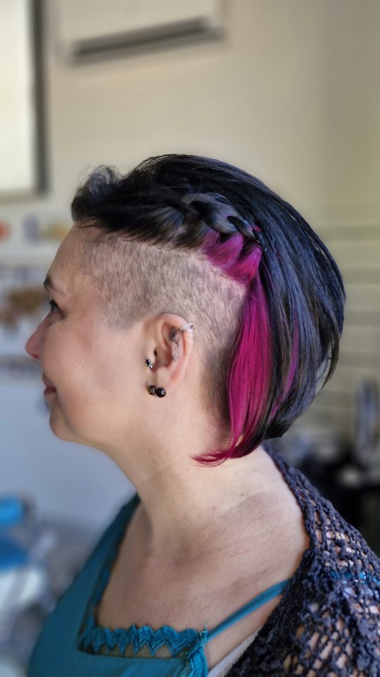 Après de nombreuses années de couleurs flash 🌈, Virginie a…